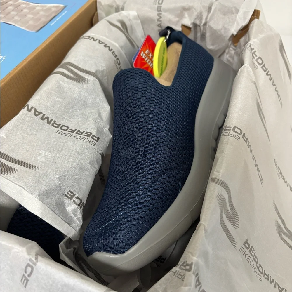 New SkechersGo Walk Max Low Navy Men’s Size: 10.5